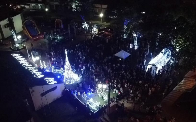 ACENDER DAS LUZES DE NATAL