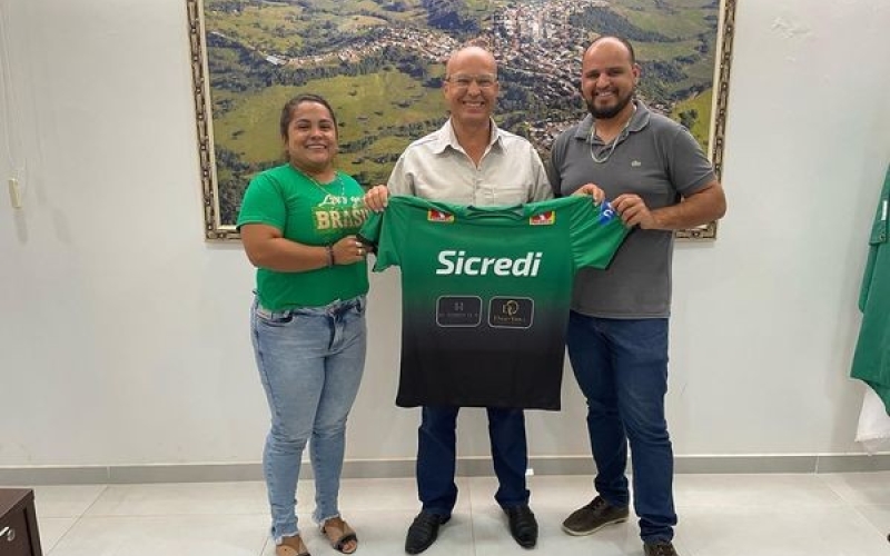 visita dos Representantes da Equipe Alta Pedalada, que trouxeram a Camiseta para o Prefeito em forma de agradecimento pelo apoio dado