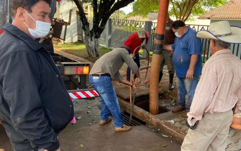 LIMPEZA DAS BOCA DE LOBO NA CIDADE